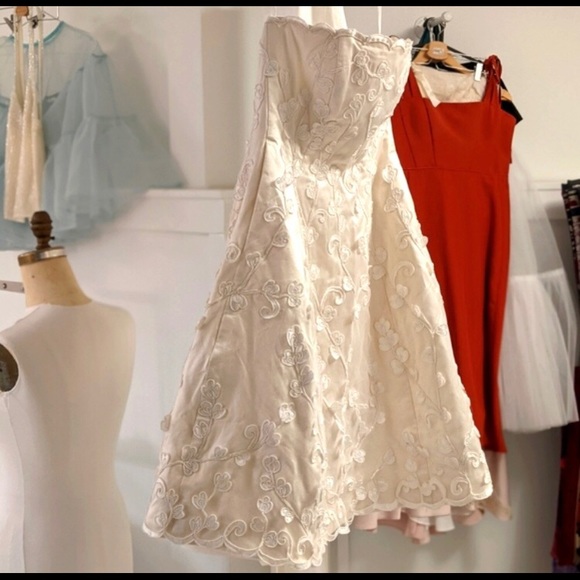 Vintage Wedding Dress - Picture 4 of 6